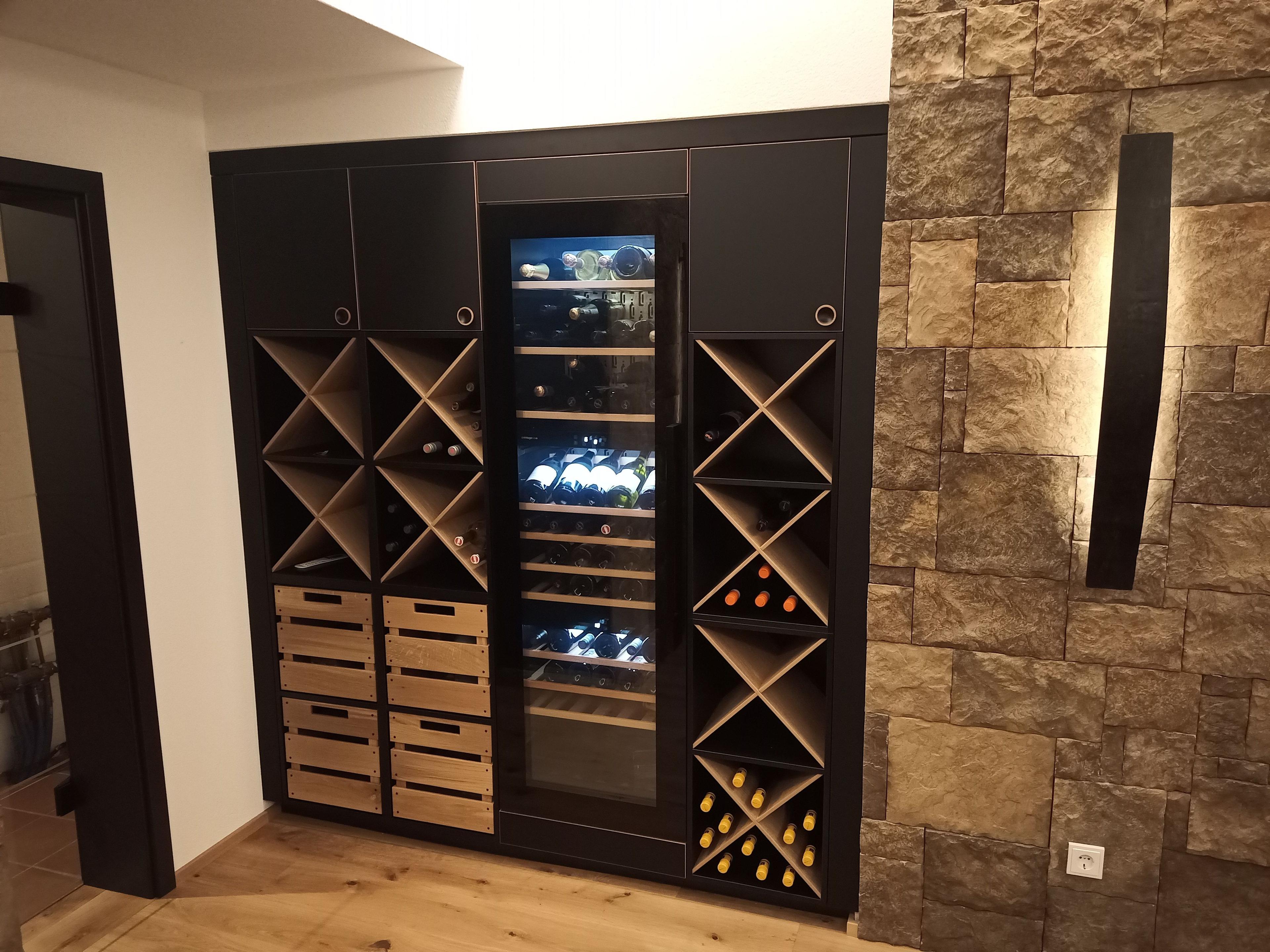 Weinregal mit Kühlschrank