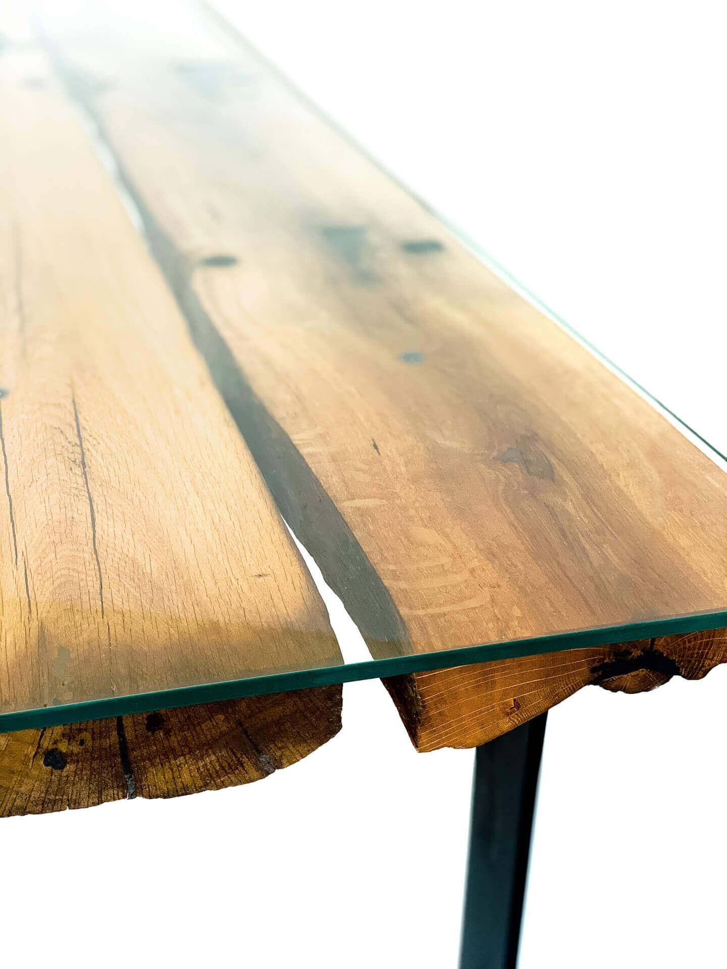 Möbelstück aus Eiche Massiv rustikal