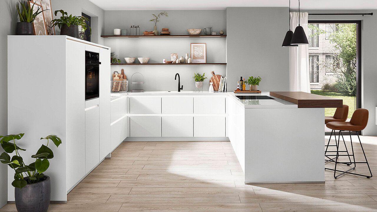 Küche mit Anti-Fingerprint Fronten in Weiß